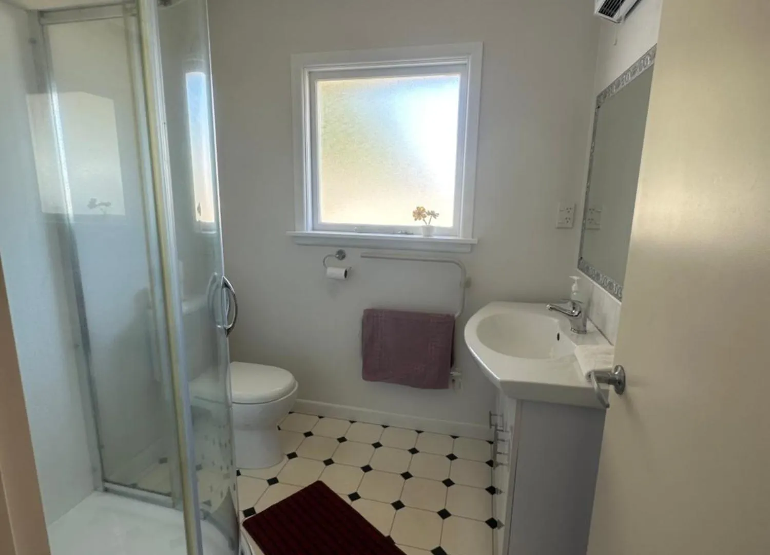 Holiday home Sunny House With 5 Bedrooms Christchurch
