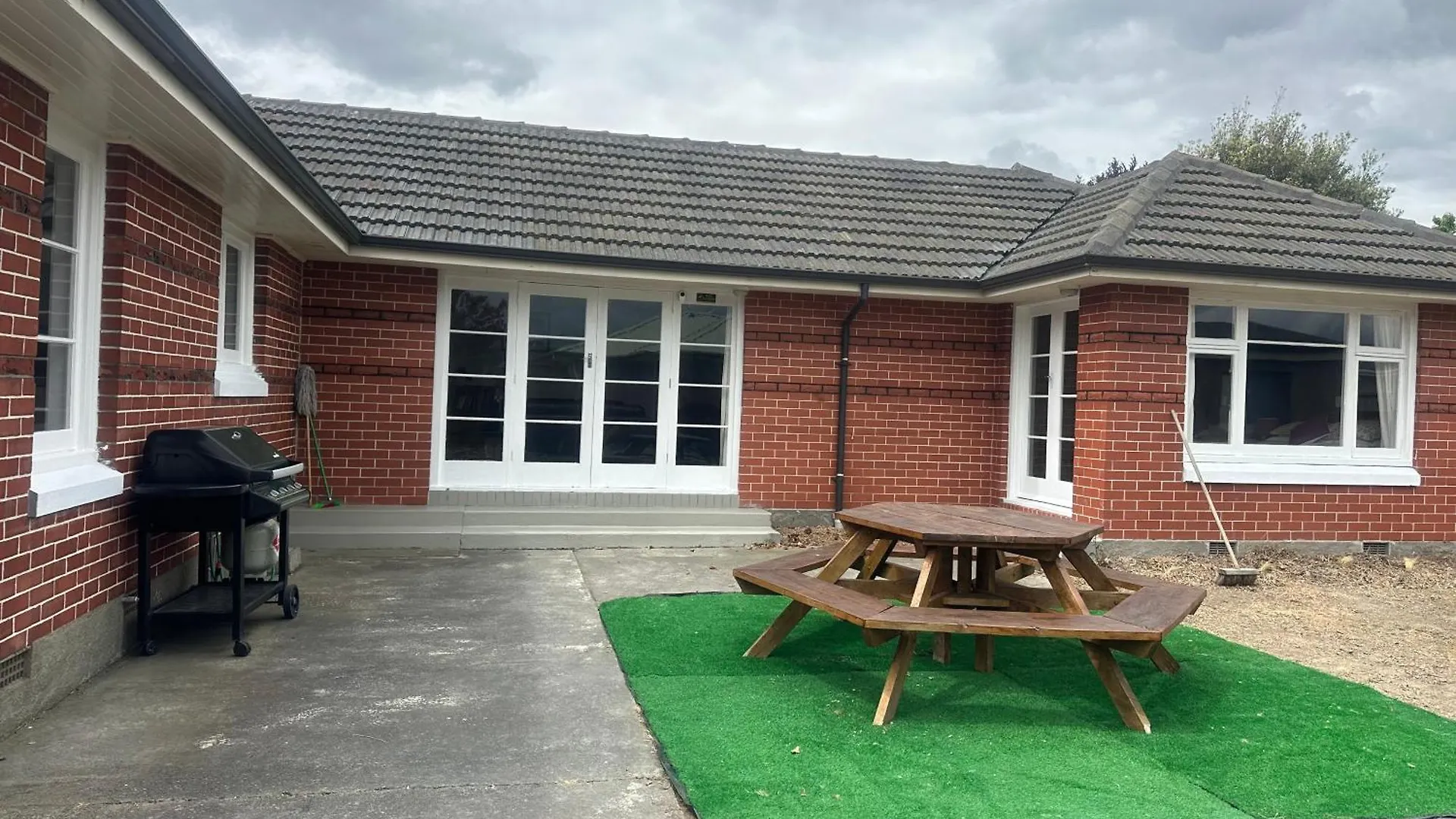 Holiday home Sunny House With 5 Bedrooms Christchurch